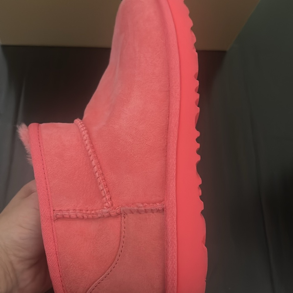 Kids Classic Ultra Mini size 4 Ugg with Box - Picture 4 of 8